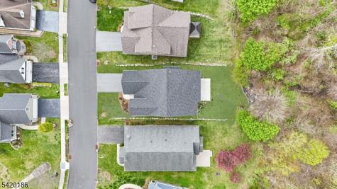 11 Bluffs Court Hamburg NJ 07419