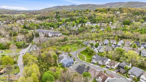 11 Bluffs Court Hamburg NJ 07419