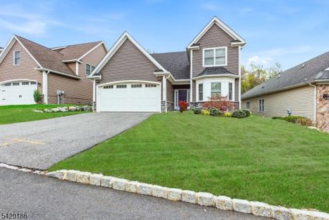11 Bluffs Court Hamburg NJ 07419