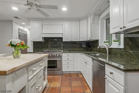 4 Edward Shippen Lane Morris NJ 07960