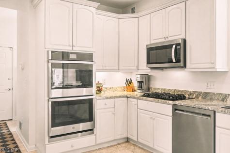 2 Moonlight Trail Raritan NJ 08822