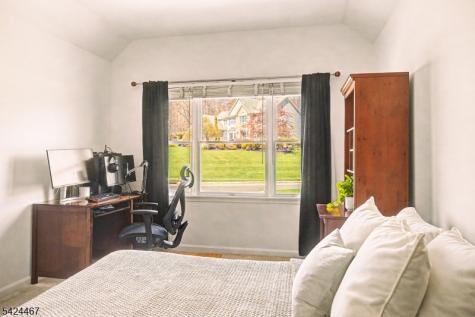 2 Moonlight Trail Raritan NJ 08822