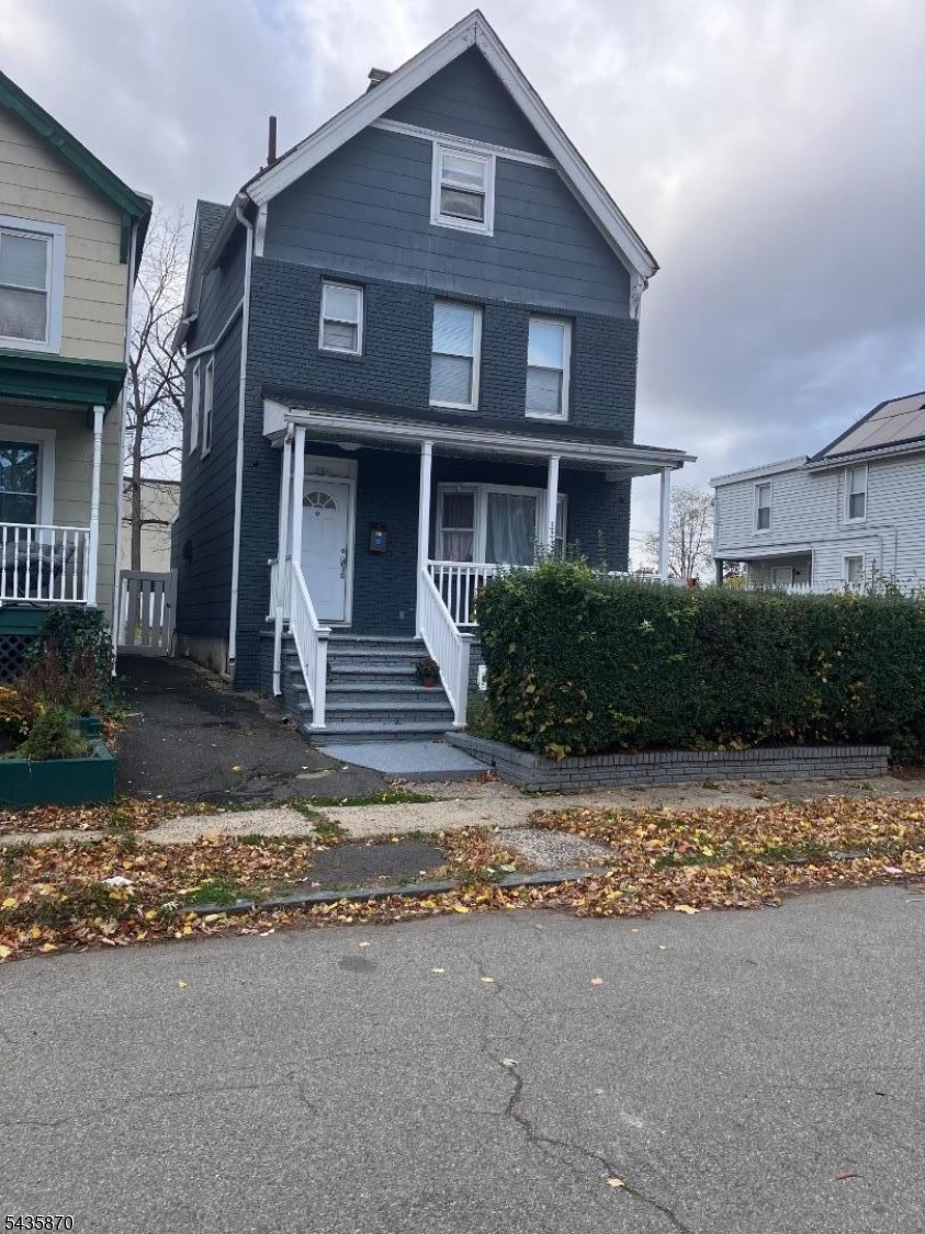 21 Lake Street East Orange NJ 07017