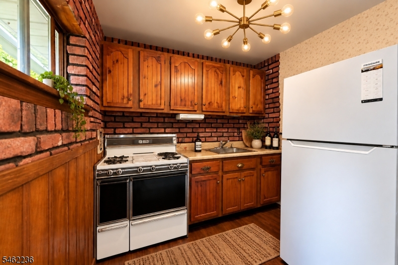 77 Independence Drive Roselle NJ 07203