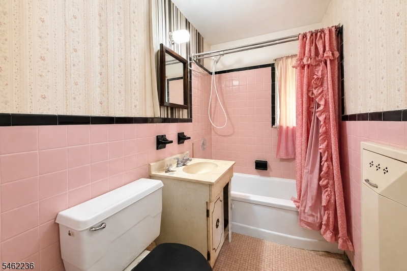 77 Independence Drive Roselle NJ 07203