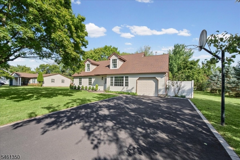 17 Londonderry Drive Raritan NJ 08822