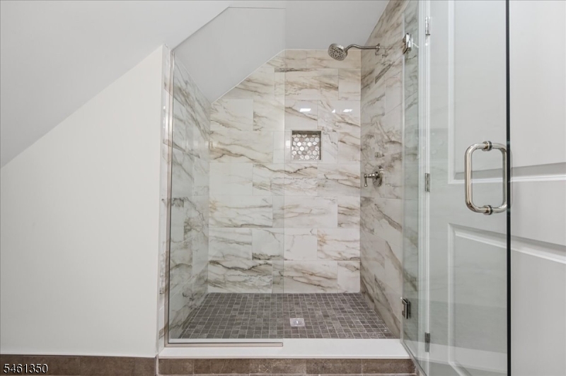 17 Londonderry Drive Raritan NJ 08822