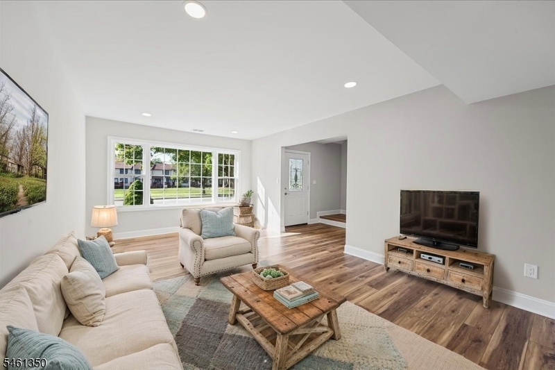 17 Londonderry Drive Raritan NJ 08822