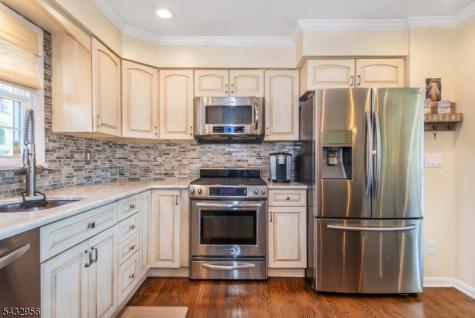 3 Knoll Road Fairfield NJ 07004