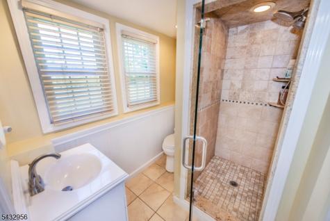3 Knoll Road Fairfield NJ 07004