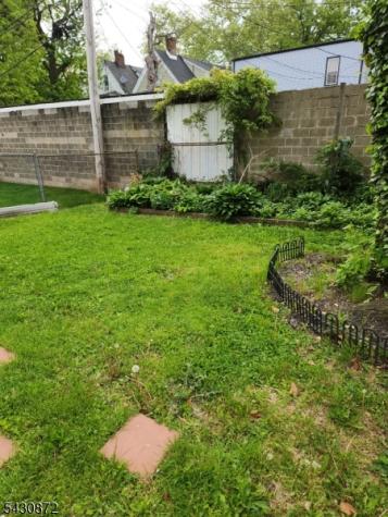 132 Eppirt Street East Orange NJ 07018