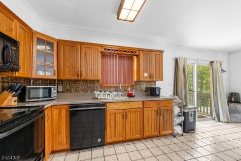 11 Tobyhanna Trail Hopatcong NJ 07843