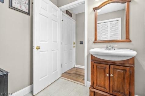 13 Wilson Way Raritan NJ 08551