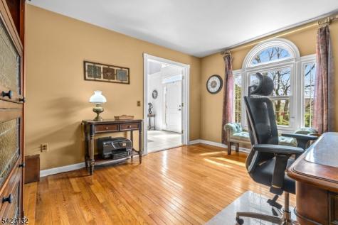 13 Wilson Way Raritan NJ 08551