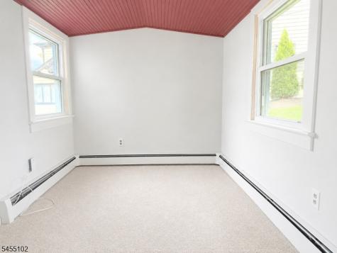 7 Cottage Avenue Roxbury NJ 07850