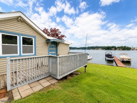 7 Cottage Avenue Roxbury NJ 07850