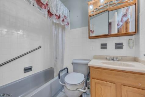 25 Greenwich Road Edison NJ 08820