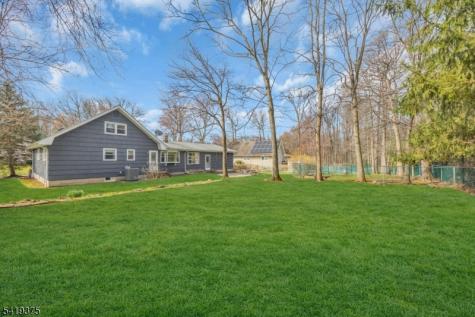 25 Greenwich Road Edison NJ 08820