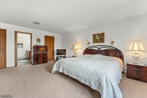 72 Pilgrim Drive Clifton NJ 07013