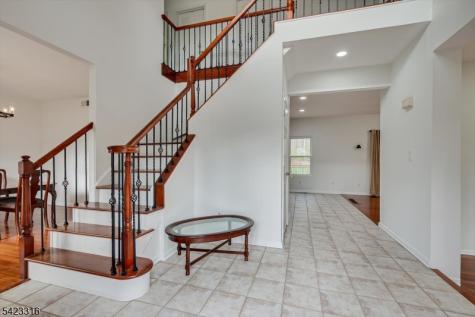 9 Stirrup Way Franklin NJ 08540