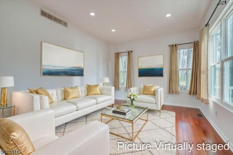 9 Stirrup Way Franklin NJ 08540