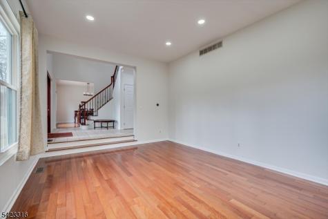 9 Stirrup Way Franklin NJ 08540