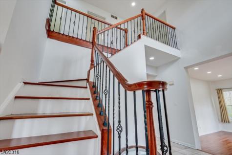9 Stirrup Way Franklin NJ 08540
