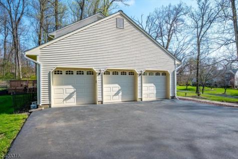 9 Stirrup Way Franklin NJ 08540