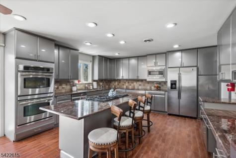 13 Bridge Hollow Road Tewksbury NJ 07830