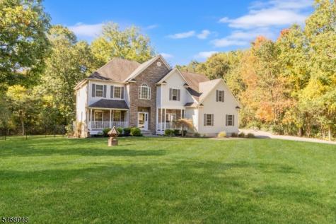 4 Cove Hollow Court Andover NJ 07821