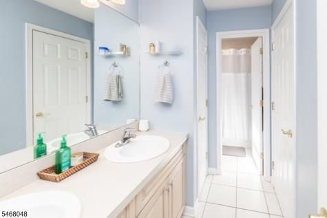 4 Cove Hollow Court Andover NJ 07821