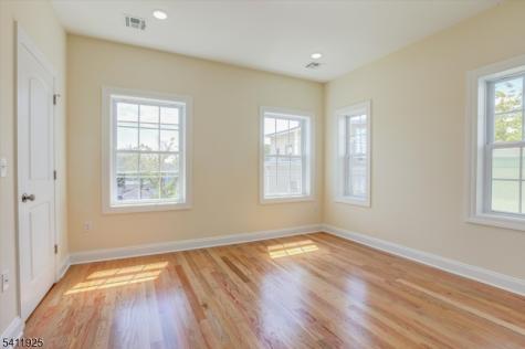 68 Lindsley Avenue Newark NJ 07106