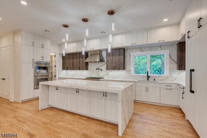 67 Falcon Road Livingston NJ 07039