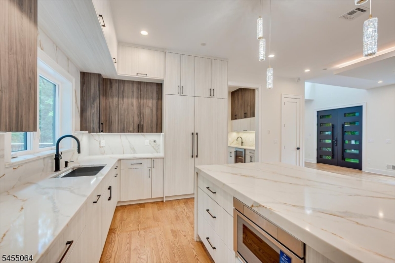 67 Falcon Road Livingston NJ 07039