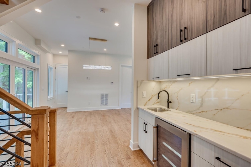 67 Falcon Road Livingston NJ 07039