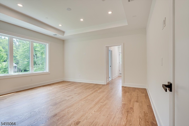 67 Falcon Road Livingston NJ 07039