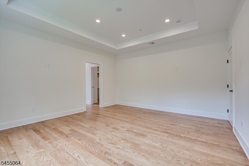 67 Falcon Road Livingston NJ 07039