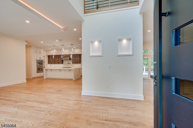 67 Falcon Road Livingston NJ 07039