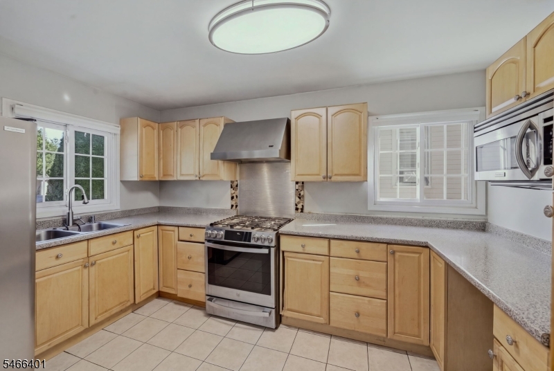 9 Raritan Avenue Paterson NJ 07503
