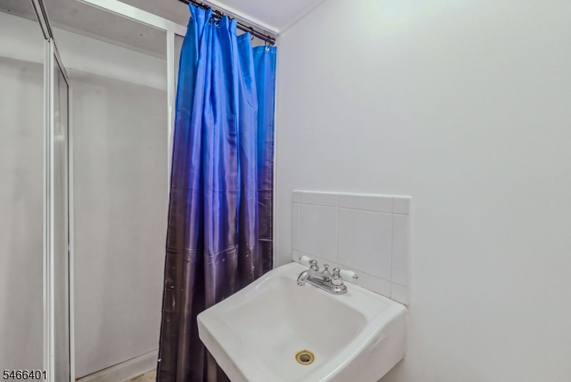 9 Raritan Avenue Paterson NJ 07503