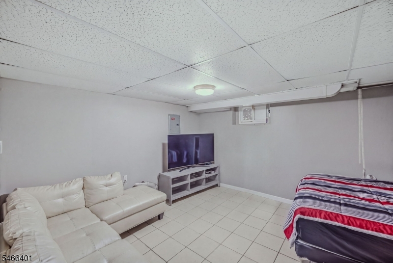 9 Raritan Avenue Paterson NJ 07503