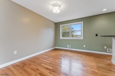 87 Lynnfield Terrace Lopatcong NJ 08865