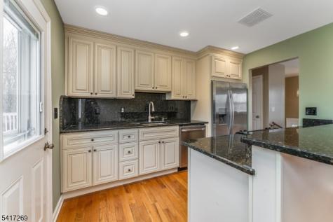 87 Lynnfield Terrace Lopatcong NJ 08865