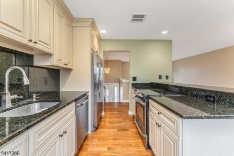 87 Lynnfield Terrace Lopatcong NJ 08865