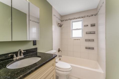 87 Lynnfield Terrace Lopatcong NJ 08865