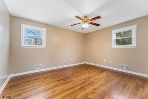 87 Lynnfield Terrace Lopatcong NJ 08865