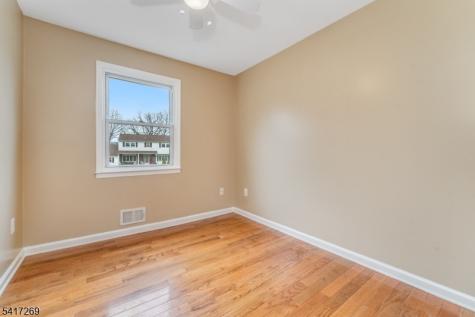 87 Lynnfield Terrace Lopatcong NJ 08865