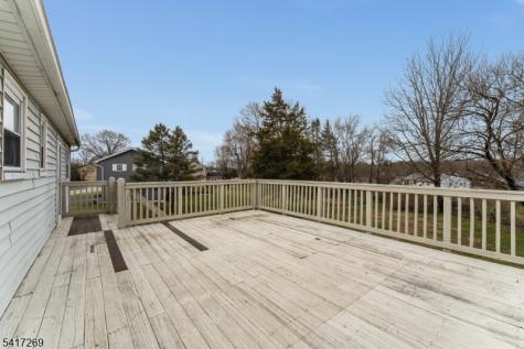 87 Lynnfield Terrace Lopatcong NJ 08865