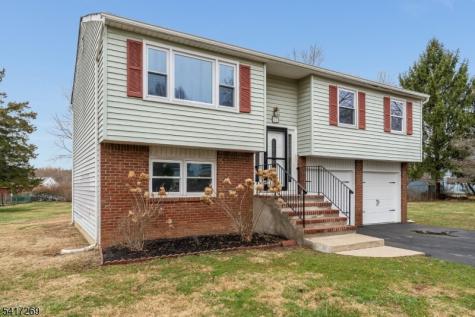 87 Lynnfield Terrace Lopatcong NJ 08865