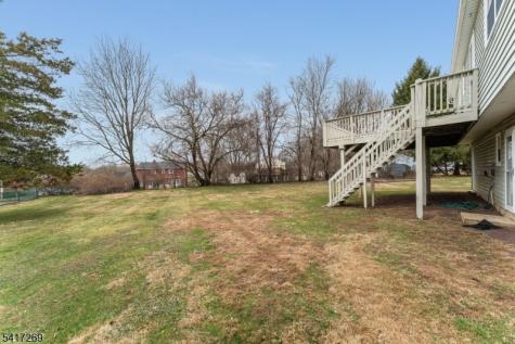 87 Lynnfield Terrace Lopatcong NJ 08865